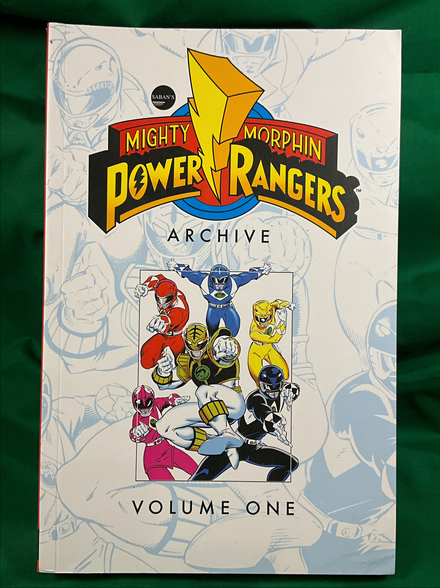 Mighty Morphin Power Rangers Archive Volume 1