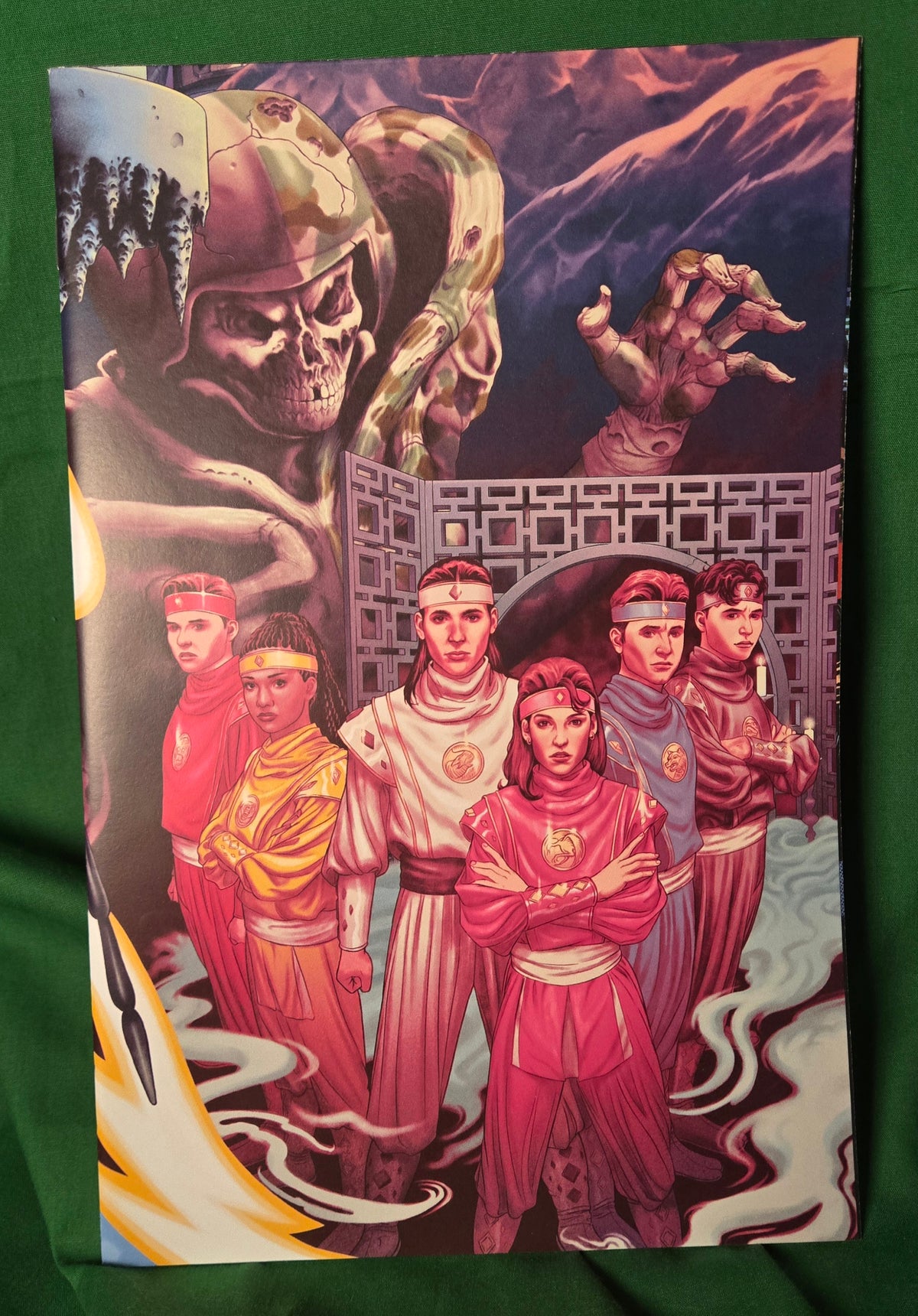 Mighty Morphin Power Rangers #21 Comic - 1:20 Morris Connecting Variant