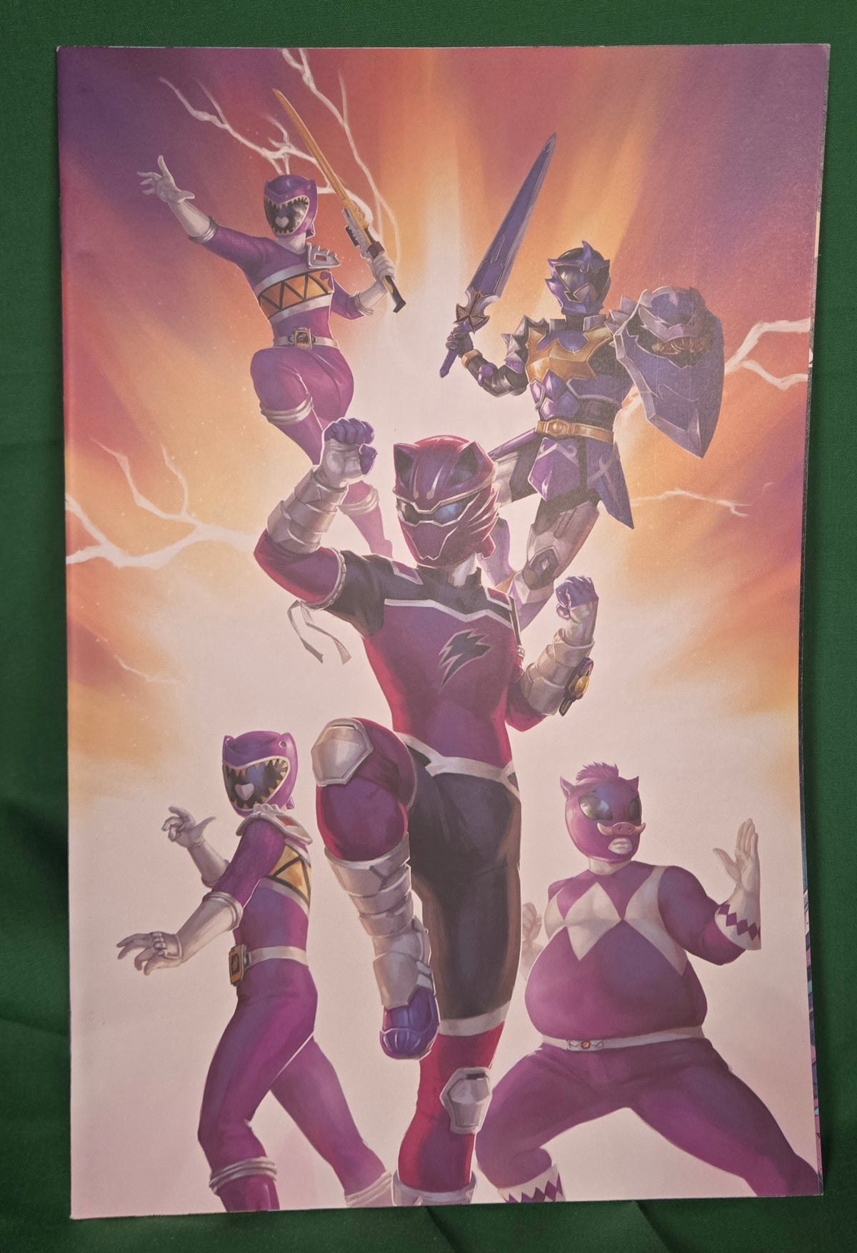 Mighty Morphin Power Rangers #35 Comic - 1:25 Lithin Purple Rangers Variant