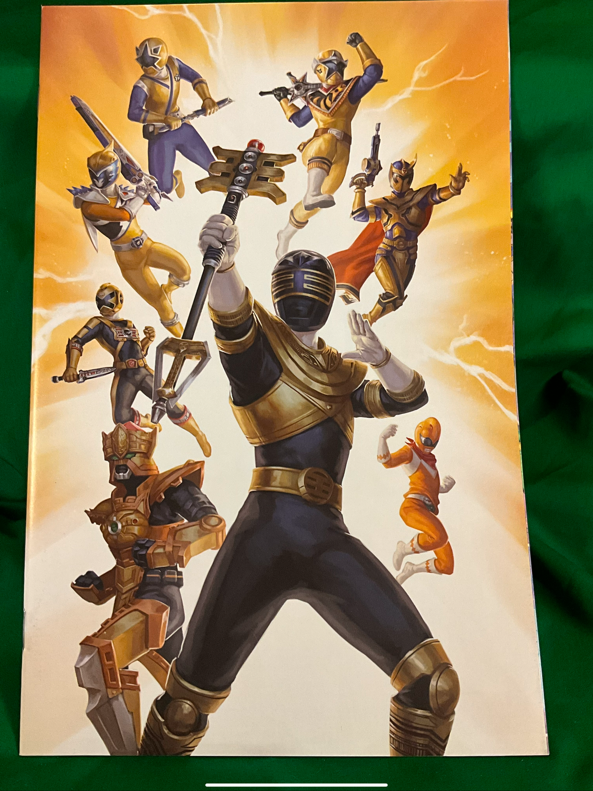 Mighty Morphin Power Rangers #34 Comic - 1:25 Lithen Gold Rangers Variant