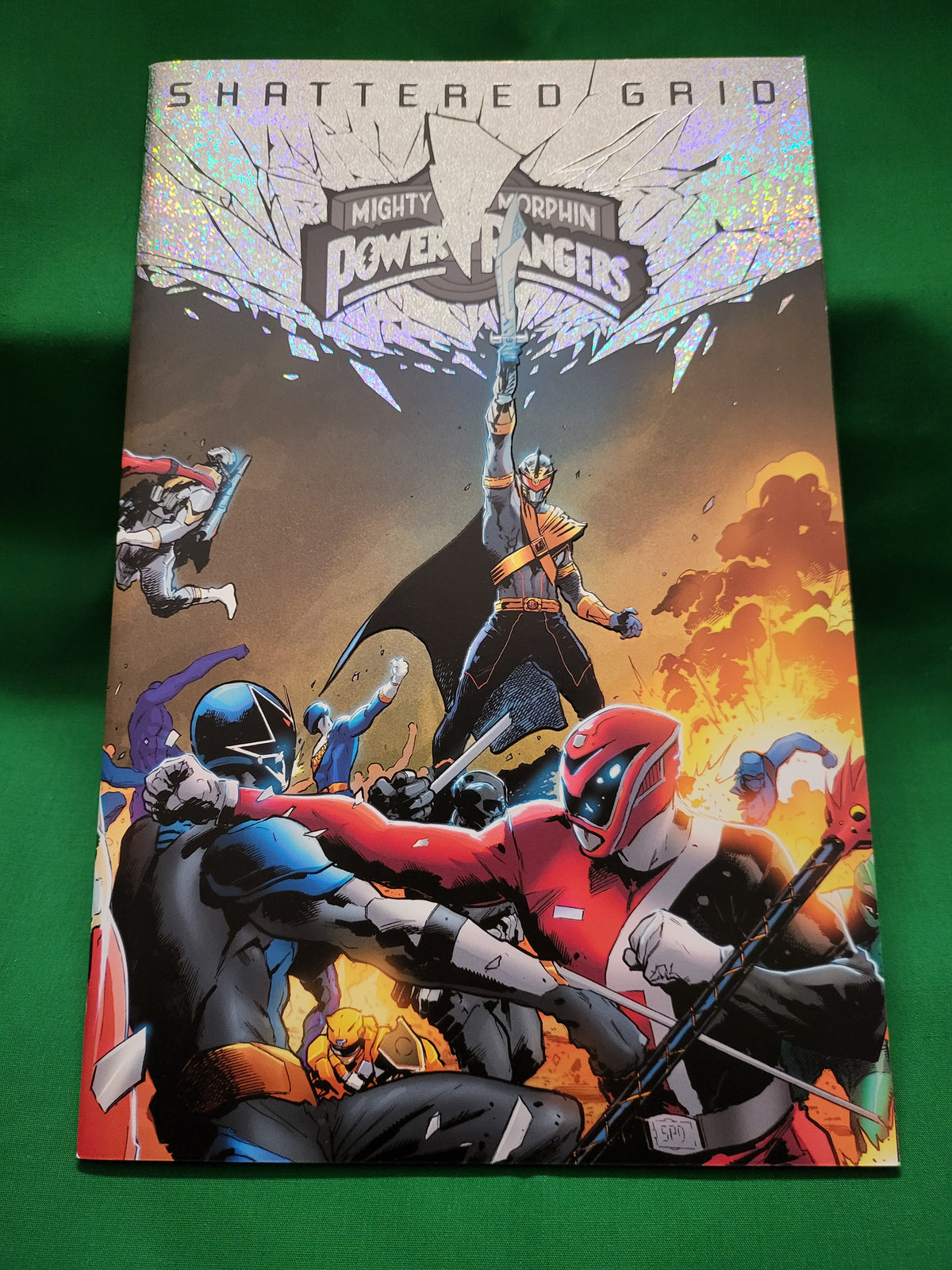 Mighty Morphin Power Rangers SHATTERED GRID Comic - Hairsine Holofoil Variant