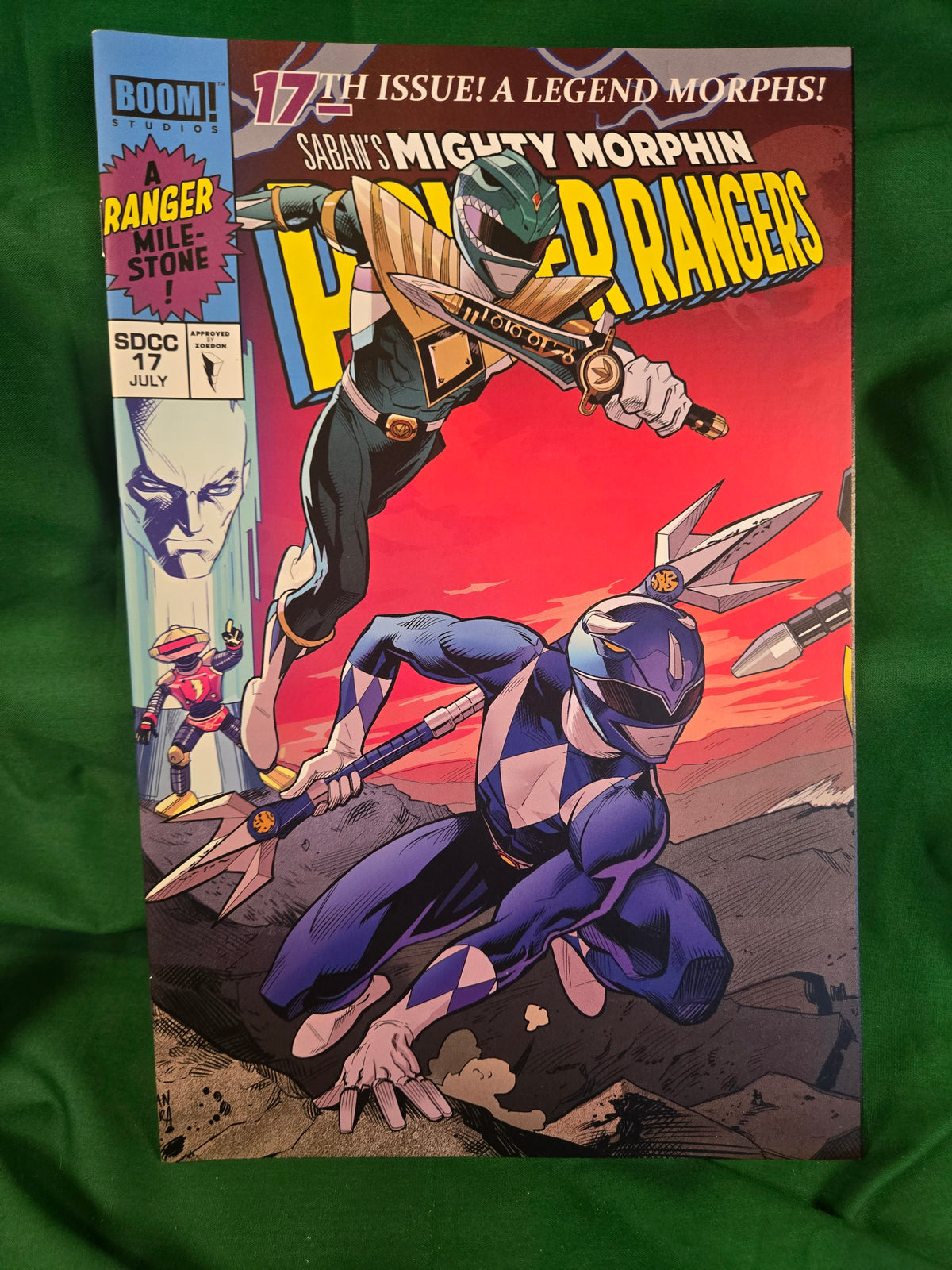 Mighty Morphin Power Rangers #17 Comic - SDCC Connecting Mora Variant