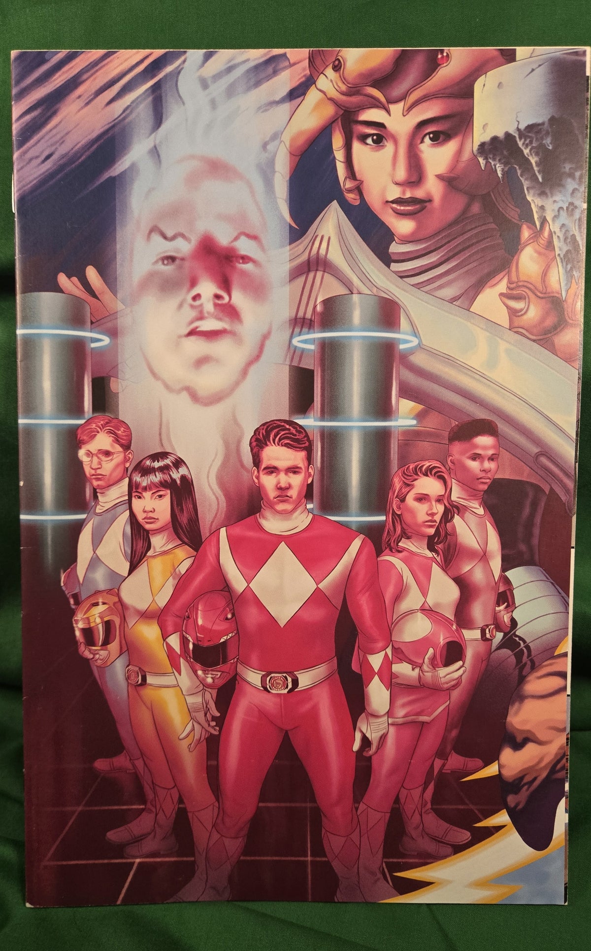 Mighty Morphin Power Rangers #19 Comic - 1:20 Morris Connecting Variant