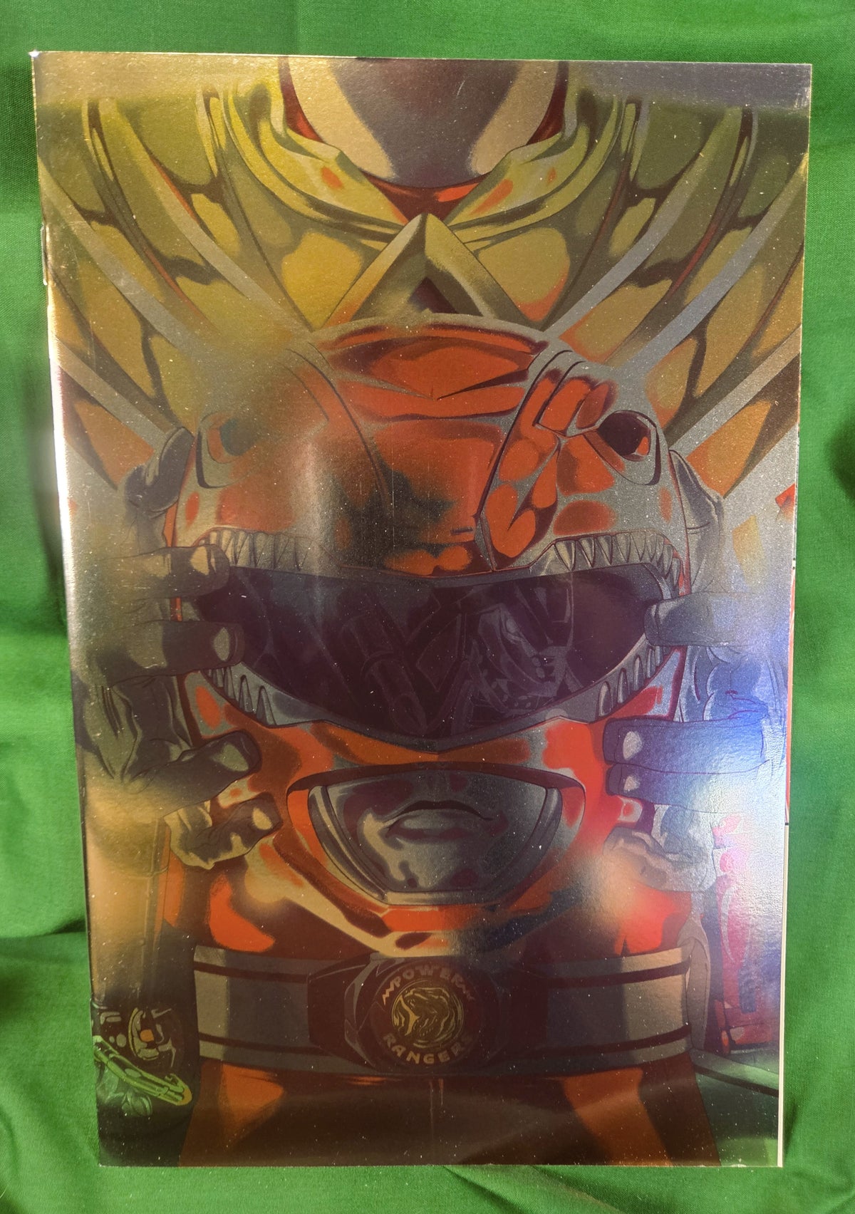 Mighty Morphin Power Rangers #46 Comic - Montes Foil Red Dragon Variant