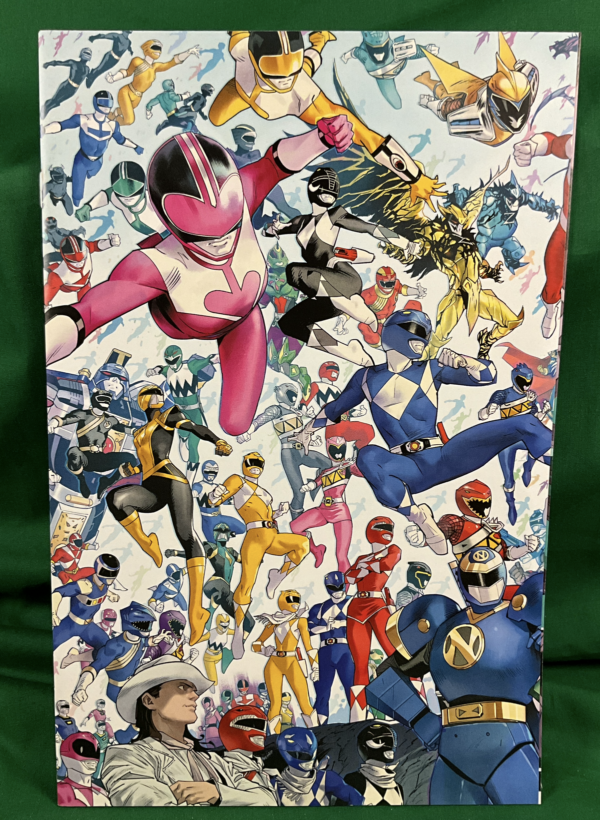 Power Rangers #1 (MMPR #57) Comic - 1:10 Mora Connecting Variant