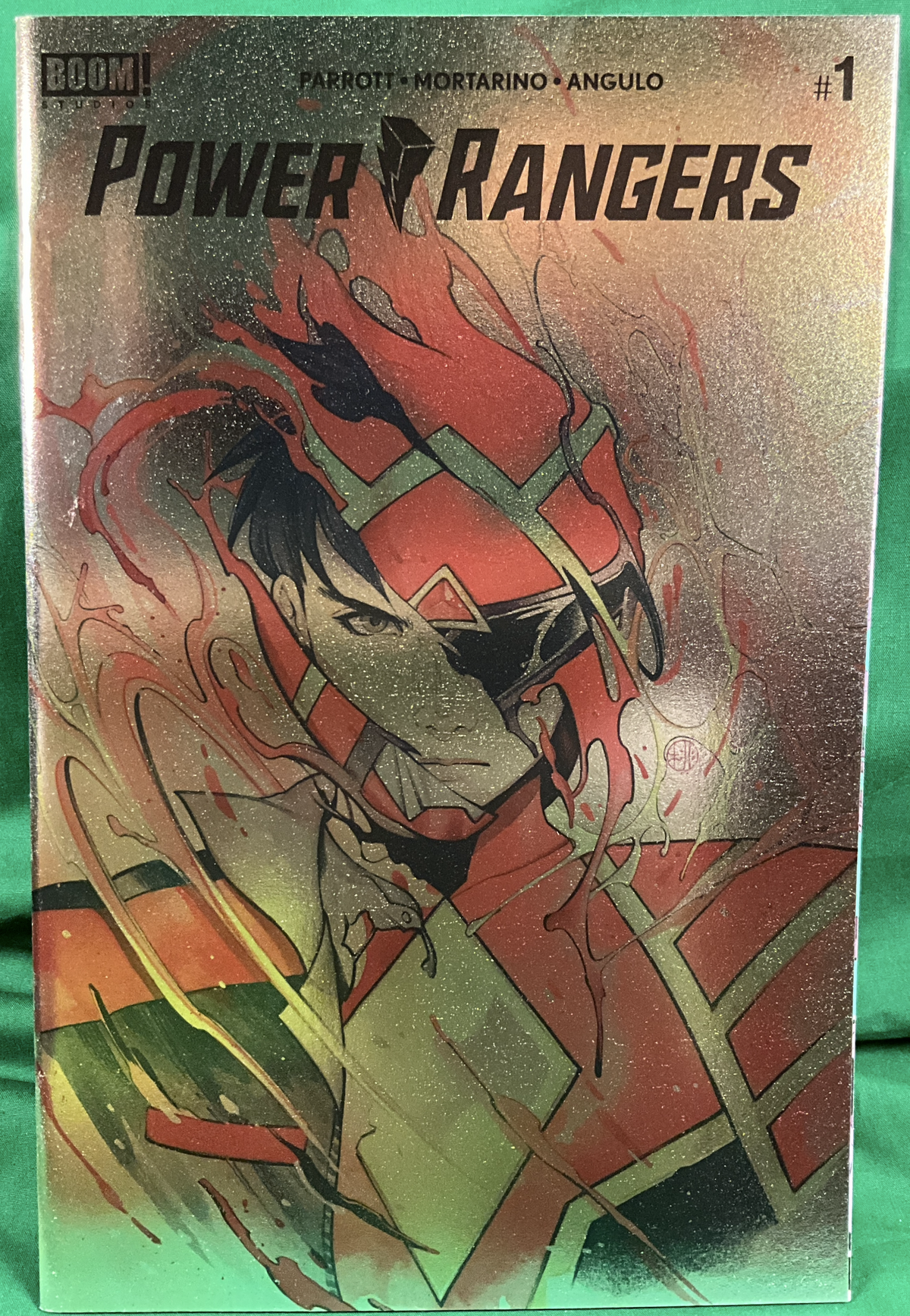 Power Rangers #1 (MMPR #57) Comic - Momoko Foil Variant